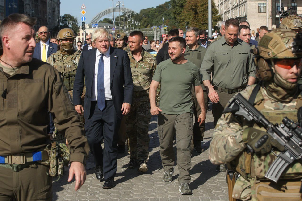 Массовая драка в Киеве на Крещатике 26 мая - в чем причина - видео - Апостроф